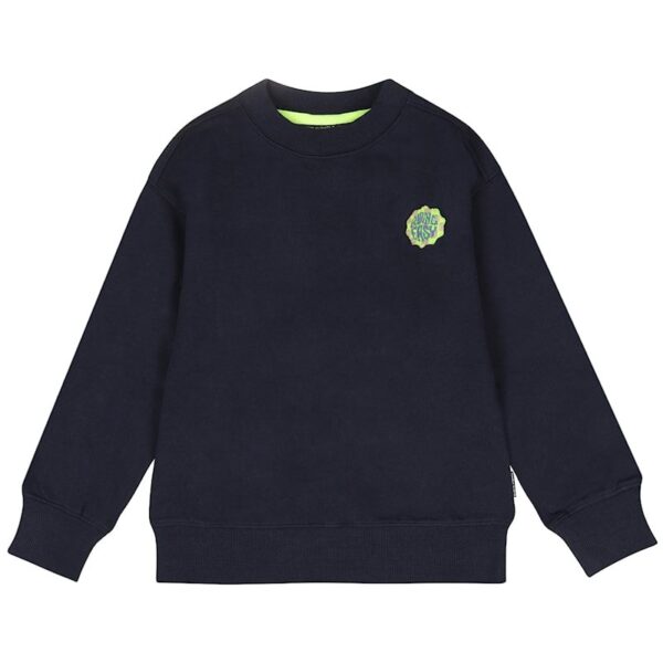 Tumble sweater heelflip